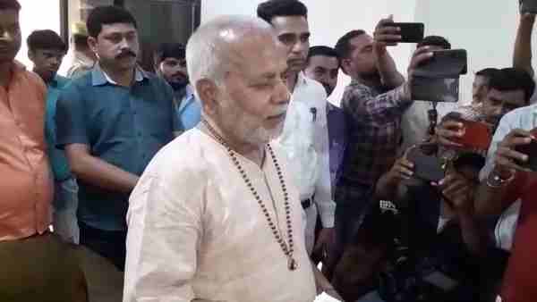 'छात्रा के पिता ने सबूत गायब होने का लगाया आरोप' 'छात्रा के पिता ने सबूत गायब होने का लगाया आरोप'