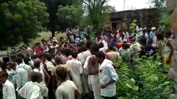 वनकर्मियों को बनाया बंधक
