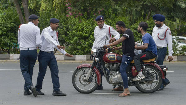 सबसे ज्यादा दोपहिया वाहनों के चालान कटे