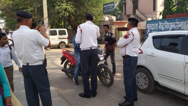 ट्रैक्टर का काटा गया 59 हजार रुपए का चालान