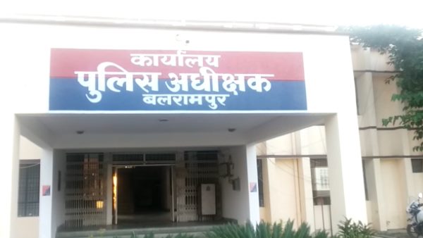 मुंबई से फोन पर पत्नी को तीन तलाक दे दिया