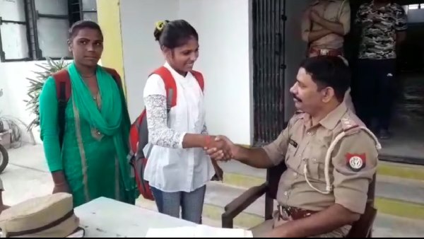 मनचले को राहगीर थप्पड़ मारकर निकलते रहे