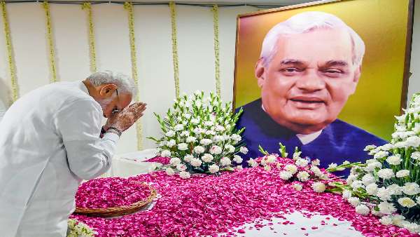 राजमाता और वाजपेयी ने संघ में एक साथ किया था काम