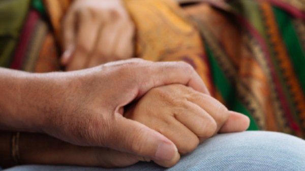 'महिला को रखैल के रूप में रखना, उसकी गरिमा के खिलाफ'