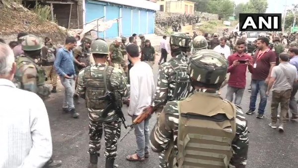 मारे गए आतंकियों के पास से हथियार बरामद