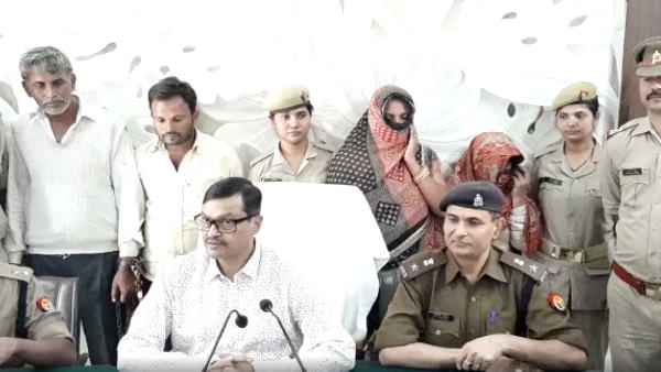 कार को नहर में गिरा दिया