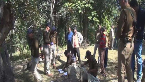 तीनों नेपाल के रहने वाले थे तीनों नेपाल के रहने वाले थे
