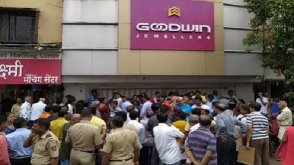 दोनों प्रोमोटर्स फरार