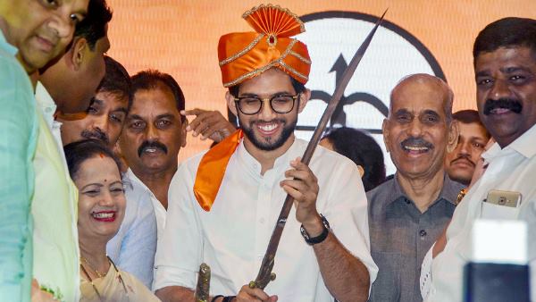 ठाकरे परिवार से पहली बार कोई सदस्य लड़ रहा चुनाव