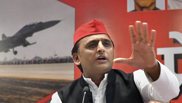 झांसी में ​अखिलेश बोले- अमेरिका भारत पाक को लड़वा रहा