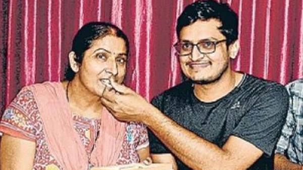 अंग्रेजी माध्यम से दी परीक्षा