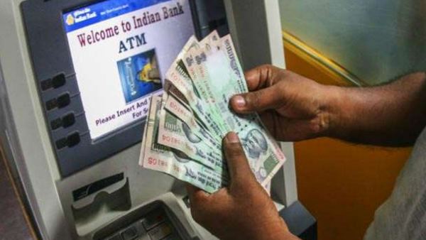 बैंक में मचा हड़कंप बैंक में मचा हड़कंप