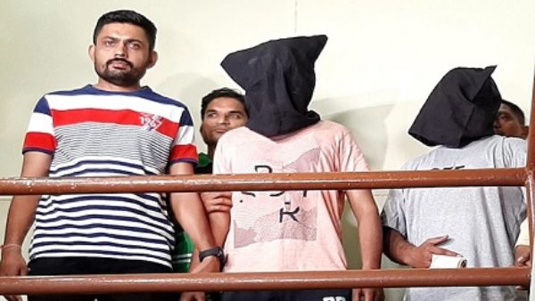 15 बार चाकू से हमला