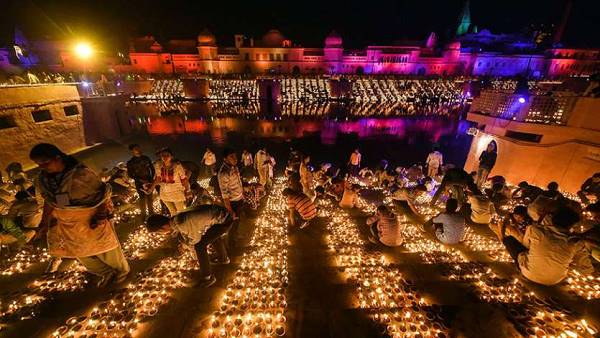 राम की पैड़ी पर दीप प्रज्जवलन