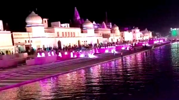 11 रथों से सुसज्जित शोभा यात्रा