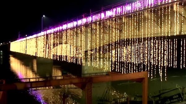 इन स्थलों पर पारंपरिक उत्सव के मंच बने