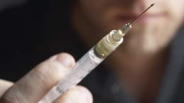 सड़क किनारे फेंककर हुए फरार