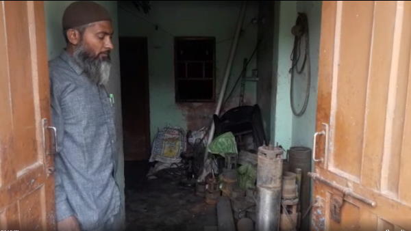 'मुझे परेशान कर रही पुलिस'