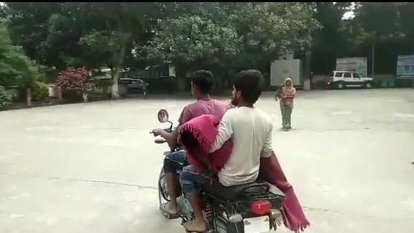 body of child taken to home on bike ambulence not provided body of child taken to home on bike ambulence not provided