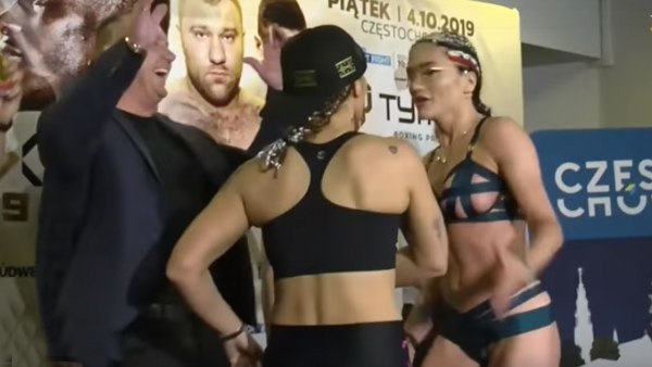 वहां मौजूद लोग हंसने लगे