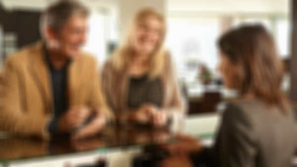 रिसेप्‍शनिस्‍ट ने कहा- दोनों का धर्मअलग-अलग, नहीं दे सकते कमरा