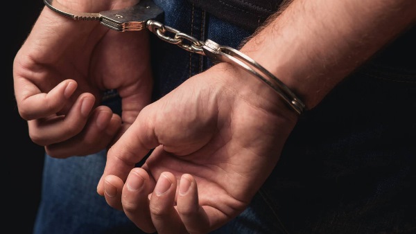 फोटो खिंचवाने के बहाने रुकवाई गाड़ी, मारी गोली