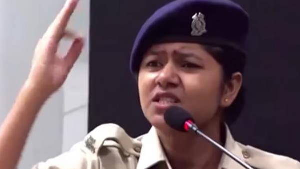 वीडियो में खुशबू ने क्या कहा