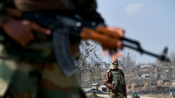 परिवार के सदस्यों को दी मारने की धमकी