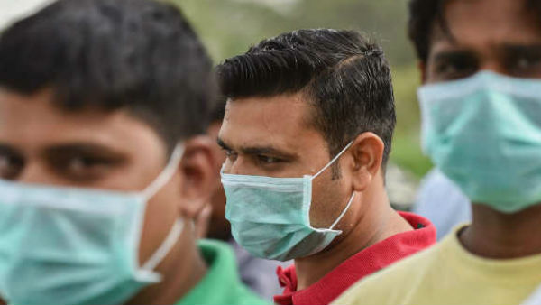 जहरीली हवाओं और स्मोग की वजह से लोग हो रहे हैं बीमार 