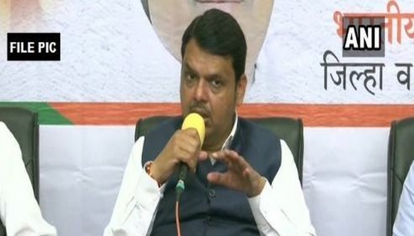 शिवसेना बना रही दबाव