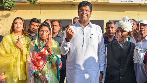 आखिर किसके पाले में जाएंगे दुष्यंत?