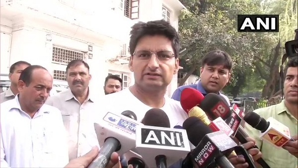 Haryana Election Results 2019: people will beat them with shoes, deepender hooda on reports of independent mlas joining bjp Haryana Election Results 2019: people will beat them with shoes, deepender hooda on reports of independent mlas joining bjp