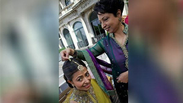 हिंदू बहू की वजह से आलोचना 