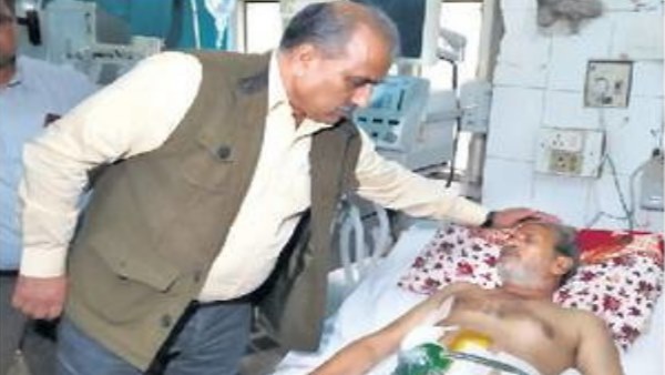 कैश वैन लूटने के लिए ऑनलाइन मंगाई थी हथकड़ी और वर्दी
