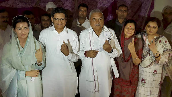 परिवारवादी पार्टियों और नेताओं की छवी का लाभ परिवारवादी पार्टियों और नेताओं की छवी का लाभ