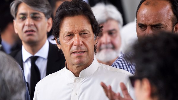 नवाज के फजलुर रहमान को समर्थन के चलते पार्टी दो धड़ों में बढ़ गई 