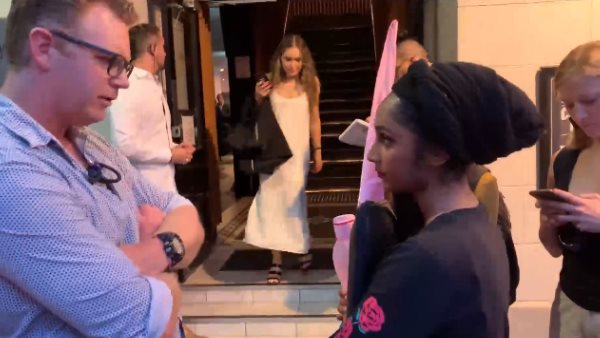 'क्या तुम होश में हो? ये मेरा हिजाब है' 'क्या तुम होश में हो? ये मेरा हिजाब है'