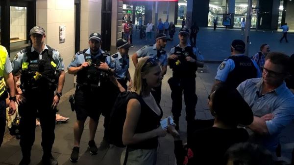 बाद में होटल ने मांगी माफी बाद में होटल ने मांगी माफी