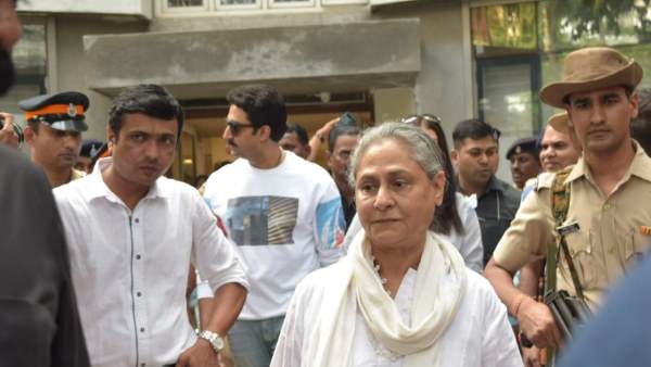 ऊपर तक शिकायत करने की बात कही