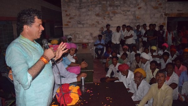 Barmer Gandhi sankalp Yatra welcome with Marwadi dance by womens