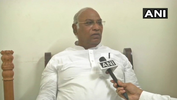 शस्त्र पूजा को कांग्रेस ने बताया था तमाशा