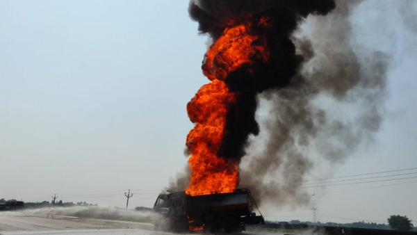 oil tanker caught fire after it met with an accident at Jalpaiguris Bandhu Nagar oil tanker caught fire after it met with an accident at Jalpaiguris Bandhu Nagar