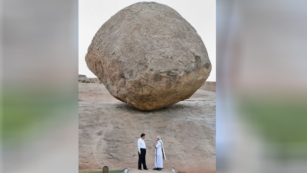 45 डिग्री के ढलान पर खतरनाक तरीके से आगे झुका है ये पत्थर 