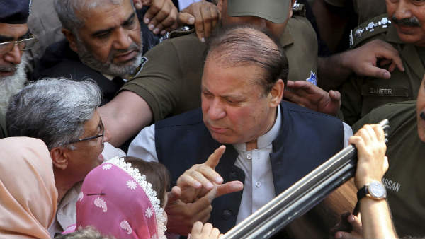 नवाज शरीफ का देश छोड़ने से किया इनकार