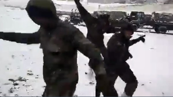 Video of army soldiers playing Garba in temperatures below zero is viral, people said-respect