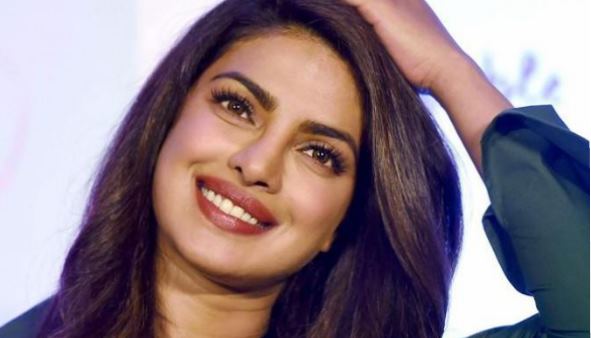  मैरी कॉम फिल्म देख रहे थे