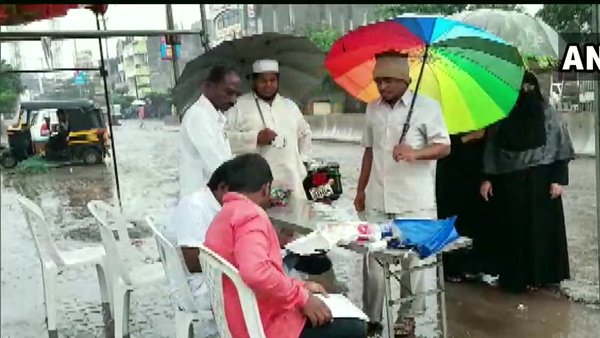 voting in candle light and rain in maharashtra