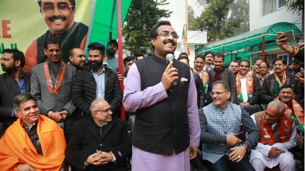 'कश्मीरियों के हितों की रक्षा होगी' 'कश्मीरियों के हितों की रक्षा होगी'