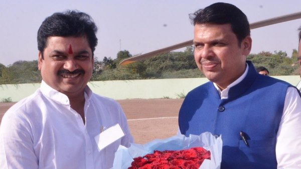 पवार फैमिली के रोहित पवार से हारे मंत्री राम शंकर शिंदे