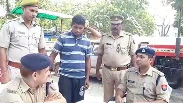 बाइक से भागने की फिराक में था